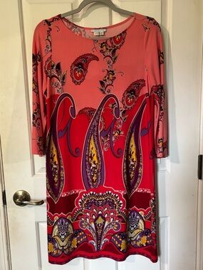 Women’s Pink and Red Paisley Print Dress.
3/4 sleeves, knee length. Some stretch
